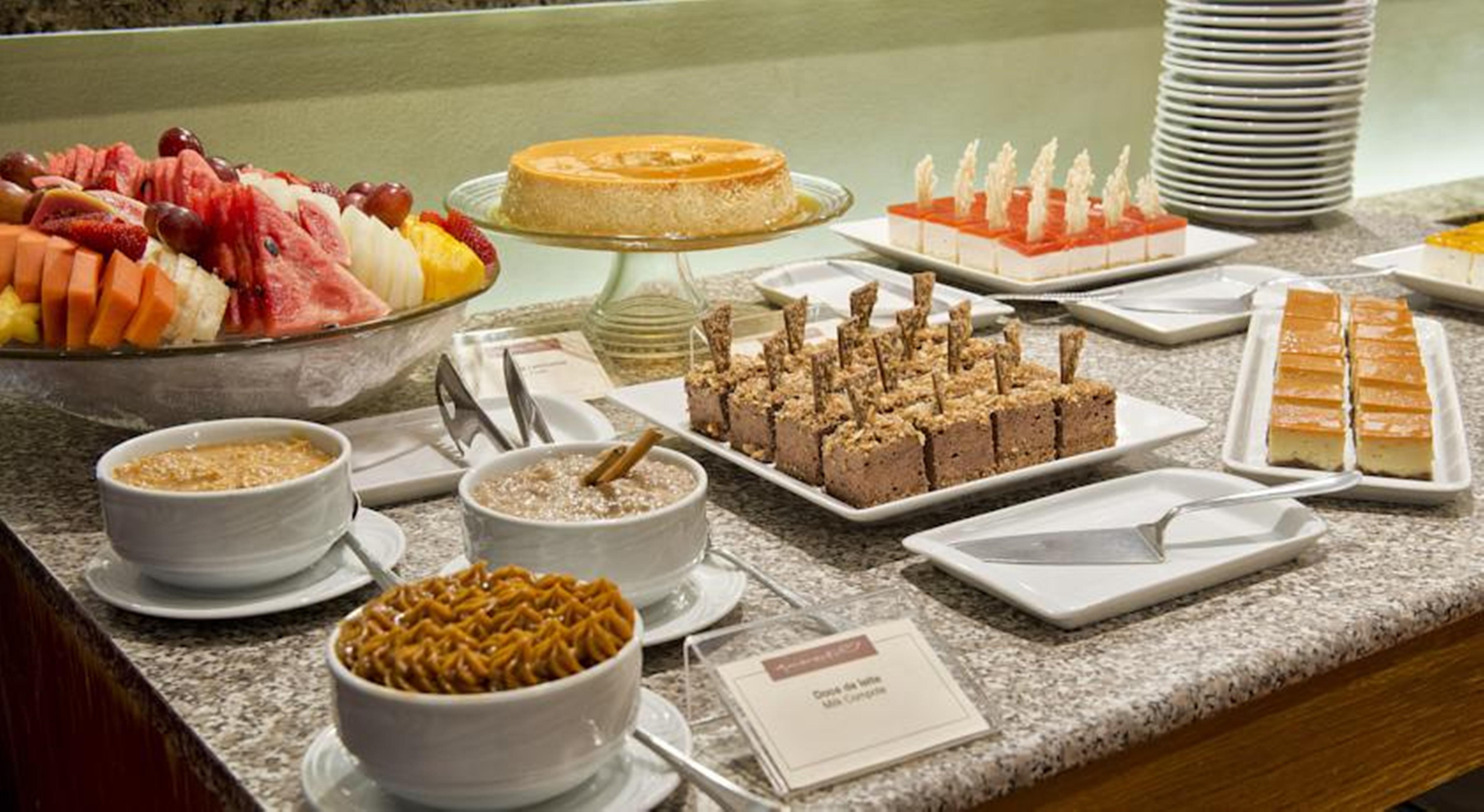 Meliá Paulista Hotel Sao Paulo Bagian luar foto A selection of desserts