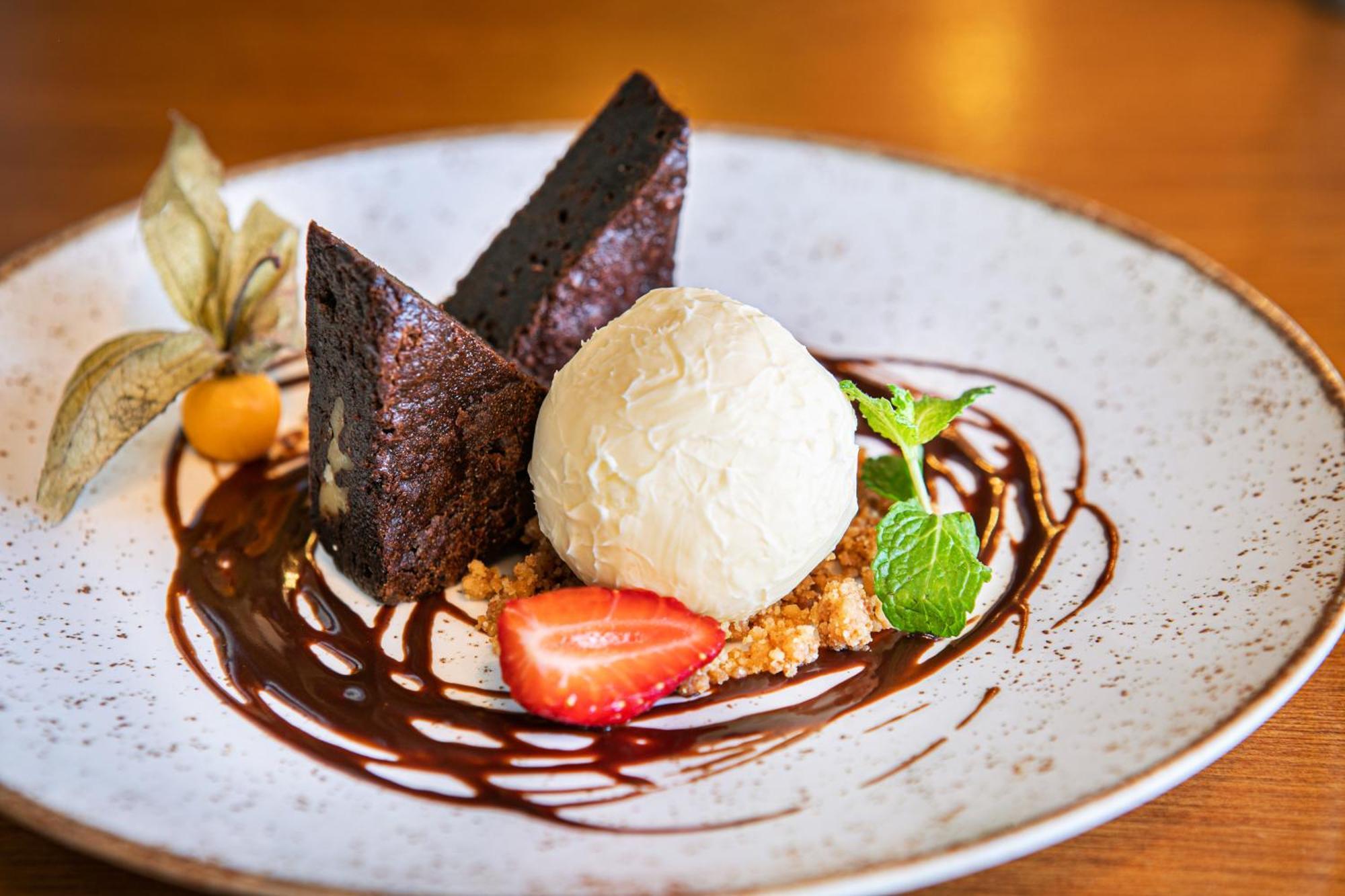 Meliá Paulista Hotel Sao Paulo Bagian luar foto A chocolate brownie with ice cream